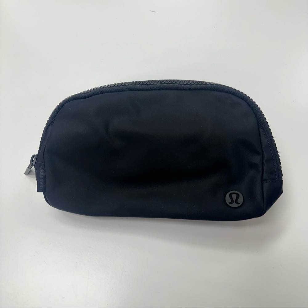 LuluLemon Everywhere Belt Bag in Black